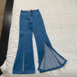 Mid Rise Open Flare Jeans.